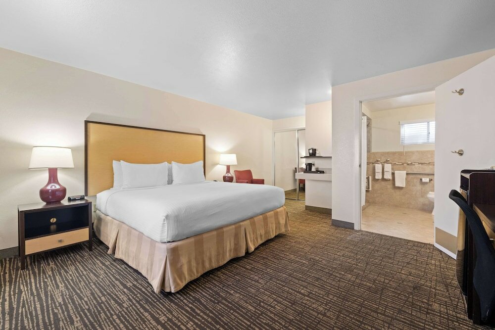 Фото Best Western Petaluma Inn