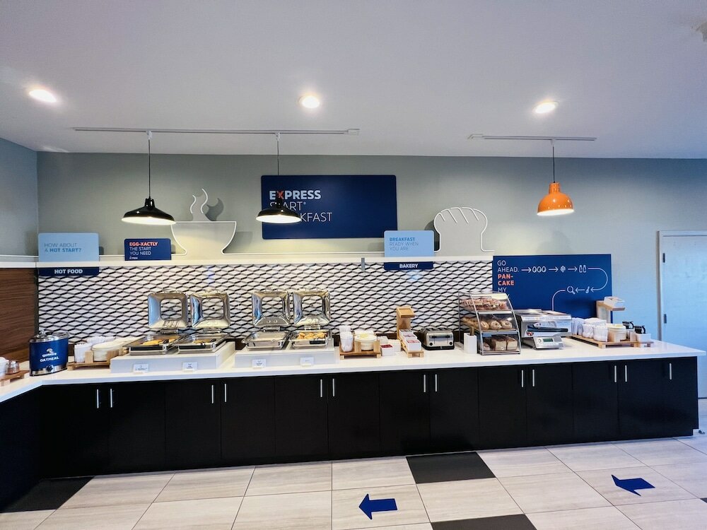 Фото Holiday Inn Express & Suites Salinas, an Ihg Hotel