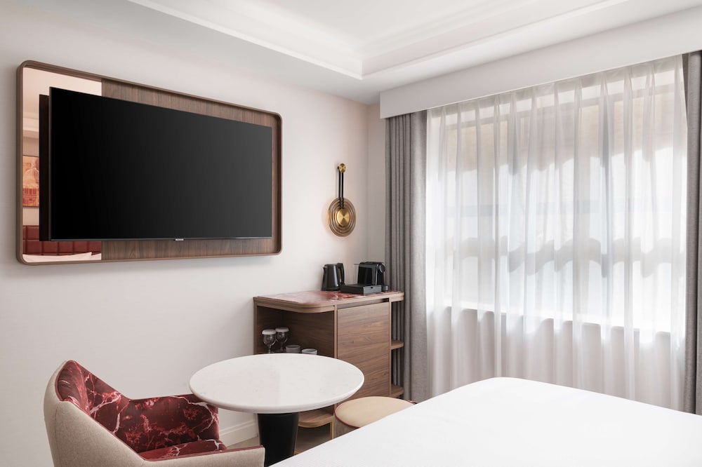 Фото Lost Property St. Paul's London, Curio Collection by Hilton