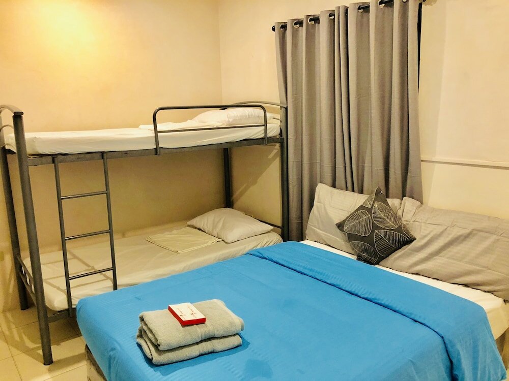 Фото Hometown Hotel Bacolod - Lacson