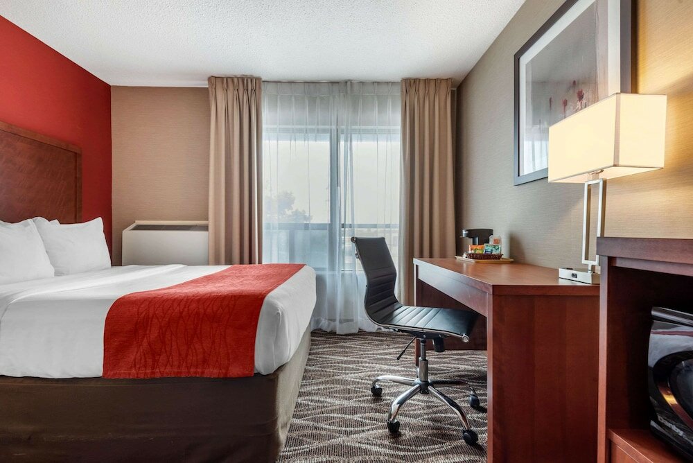 Фото Comfort Inn Oshawa