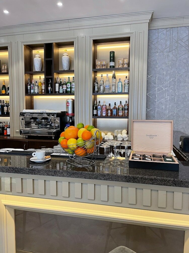 Фото Astoria Grand Hotel