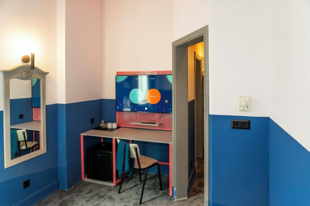 Фото Introvert Maria Luisa