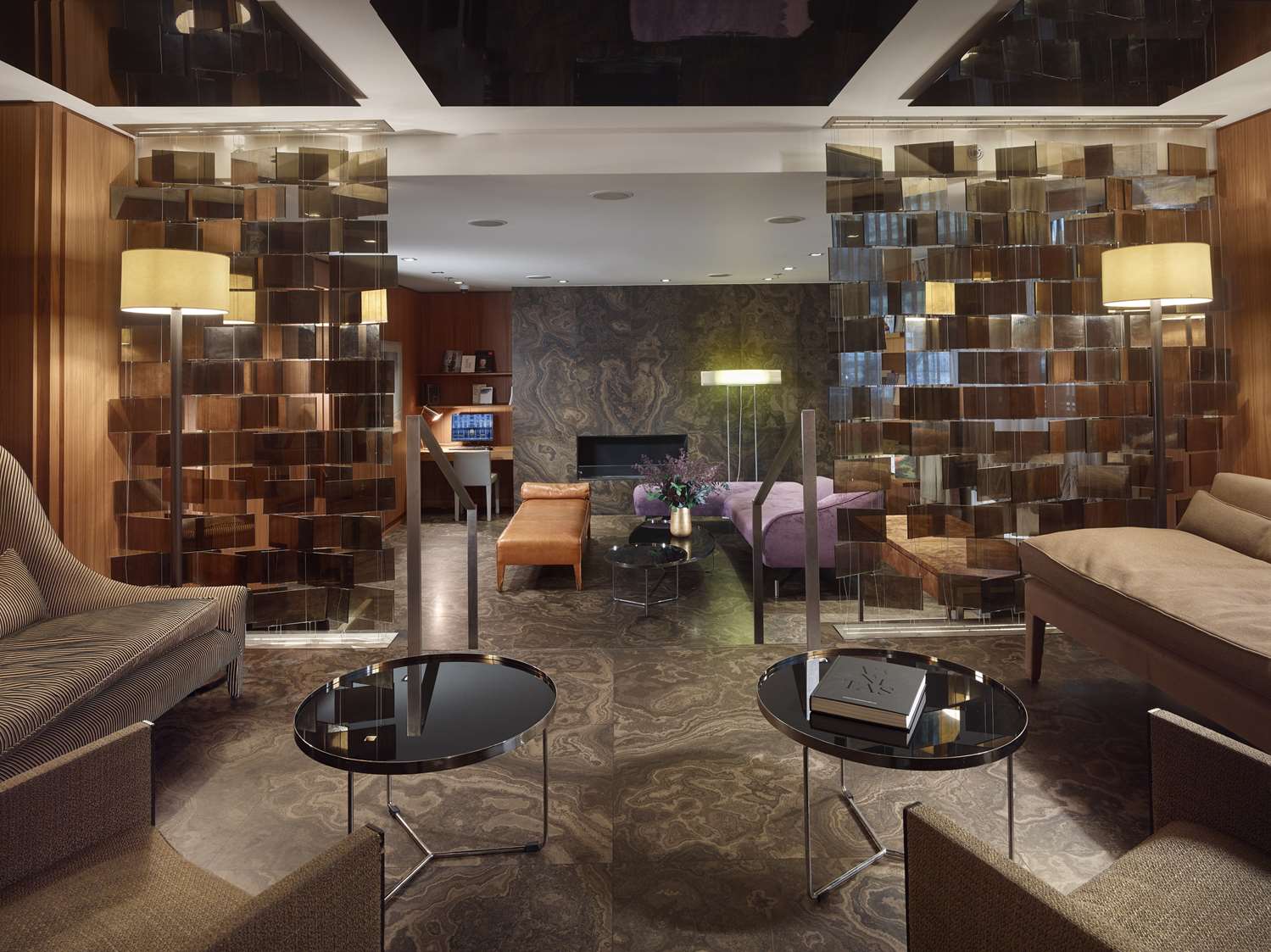 Фото The Emblem Hotel