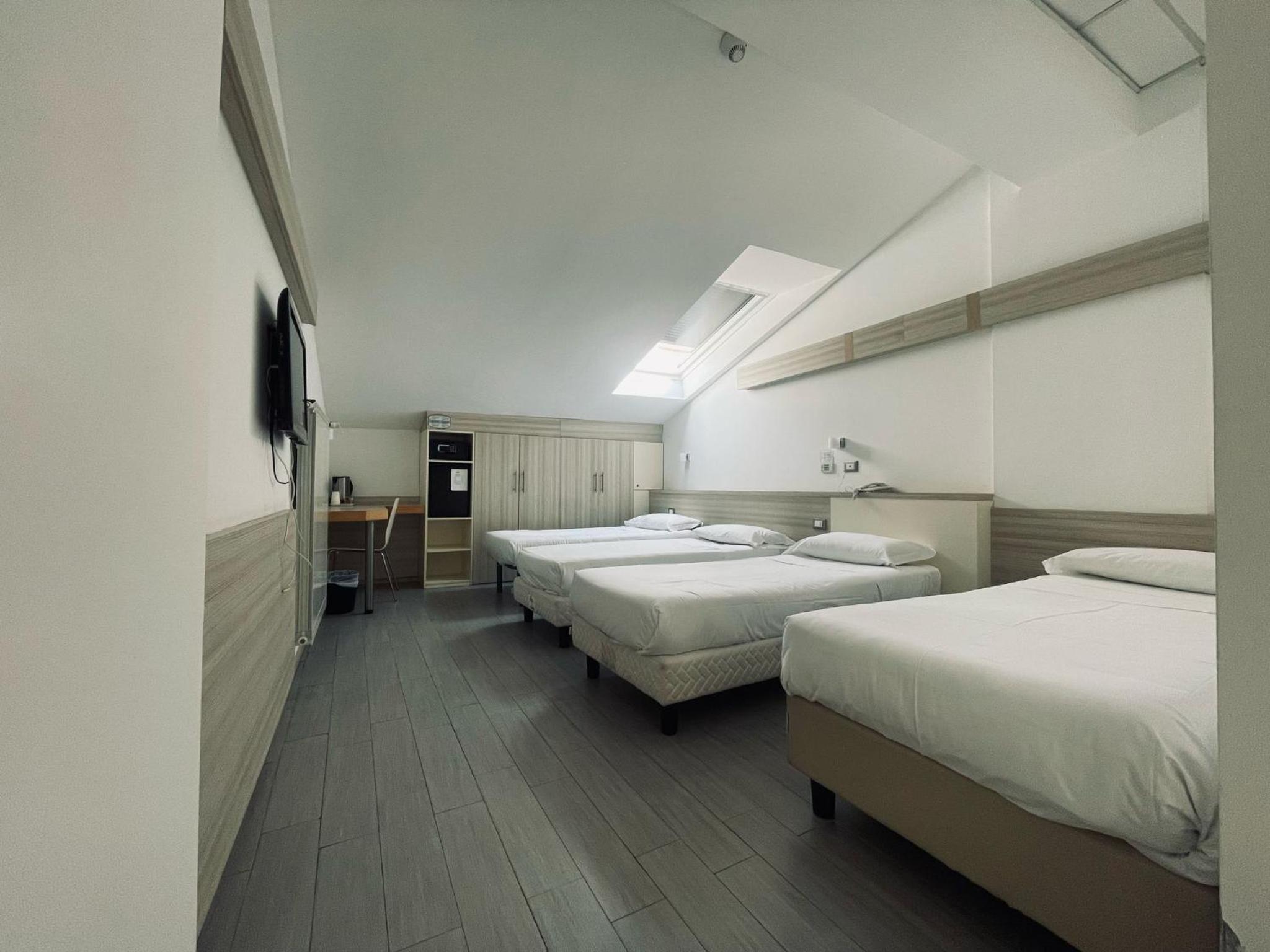 Фото Hotel Holiday