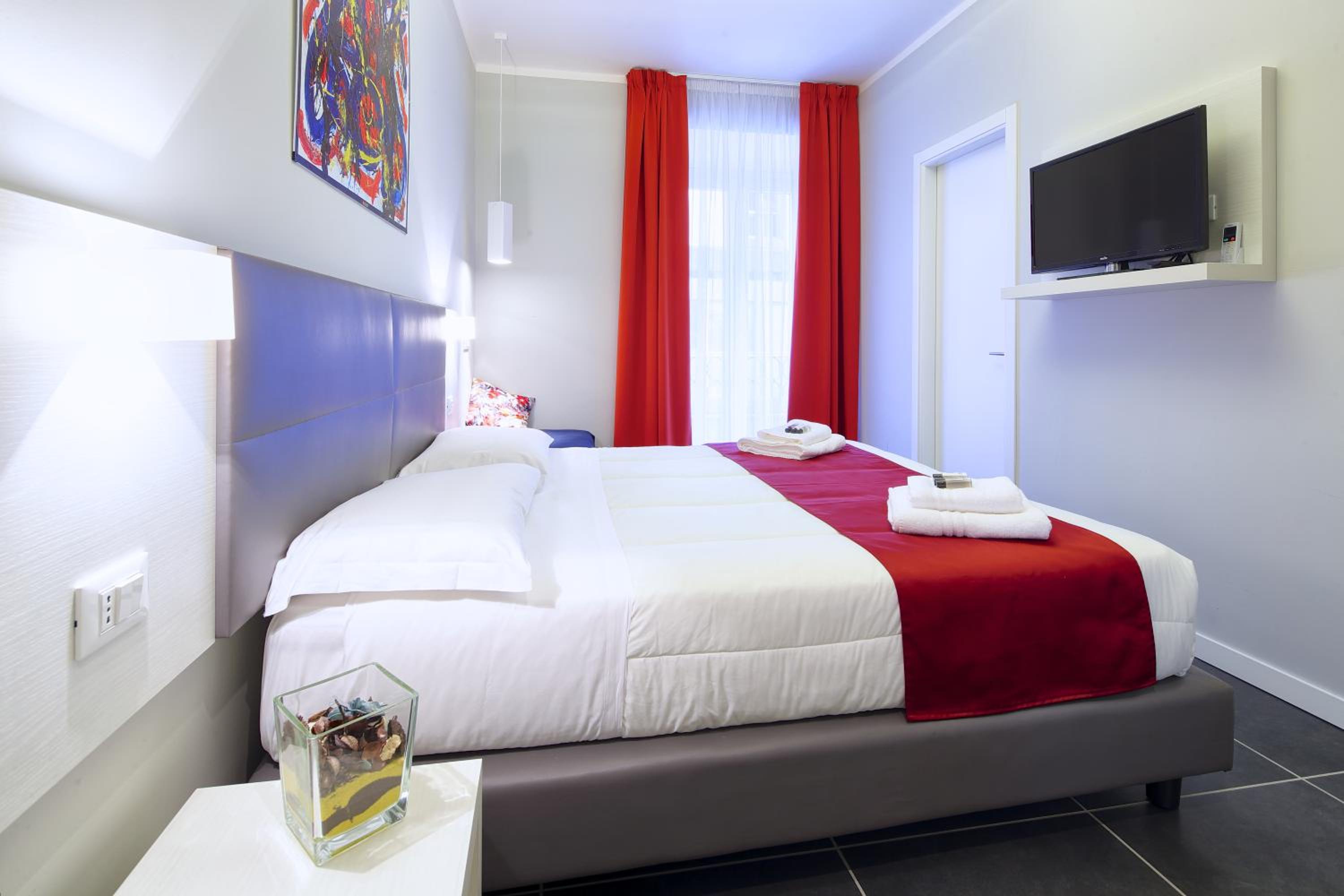 Фото NearHome Smart Suites Guest House