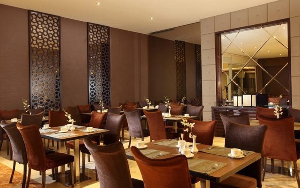 Фото Oakwood Hotel & Apartments Taman Mini Jakarta