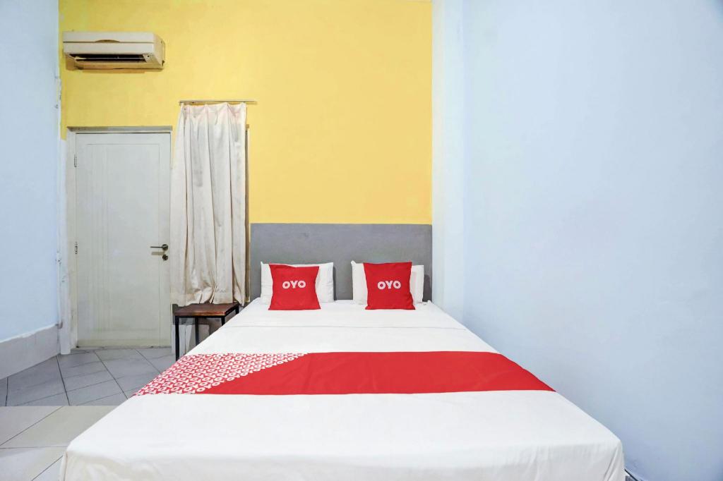 Фото RedDoorz near Taman Bungkul