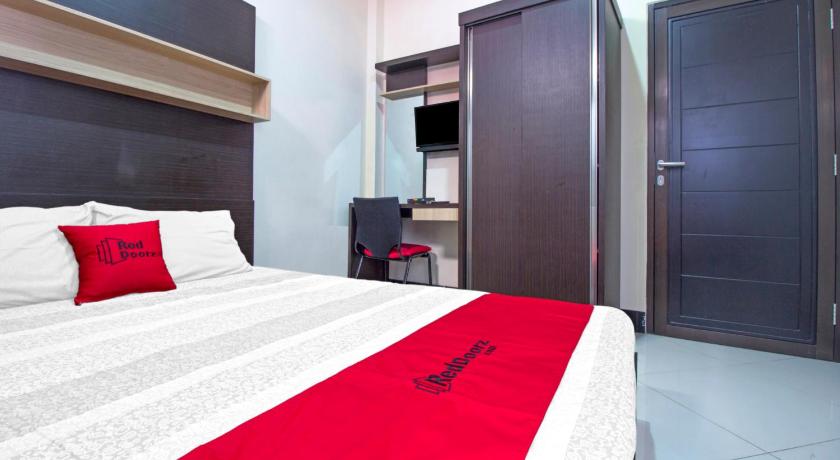 Фото RedDoorz Plus near Isola Upi