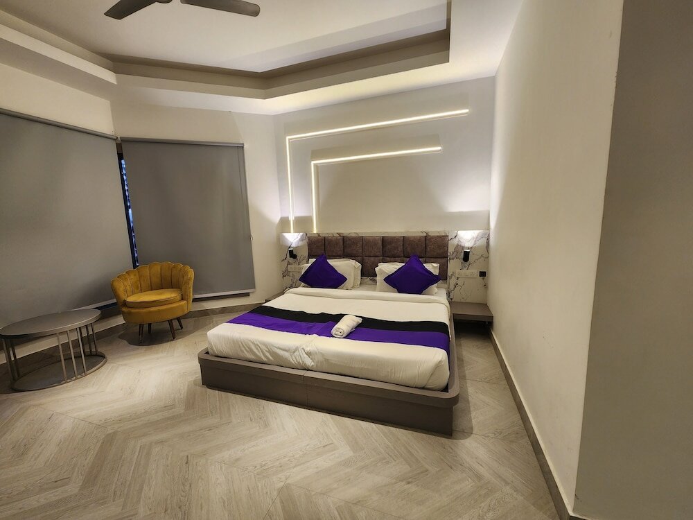 Фото Hotel Square 9 Inn