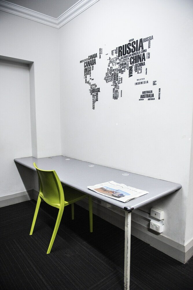 Фото The Emperors Crown Hostel