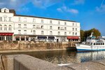 Best Western Le Cheval Blanc (Honfleur, Quai des Passagers, 2), hotel