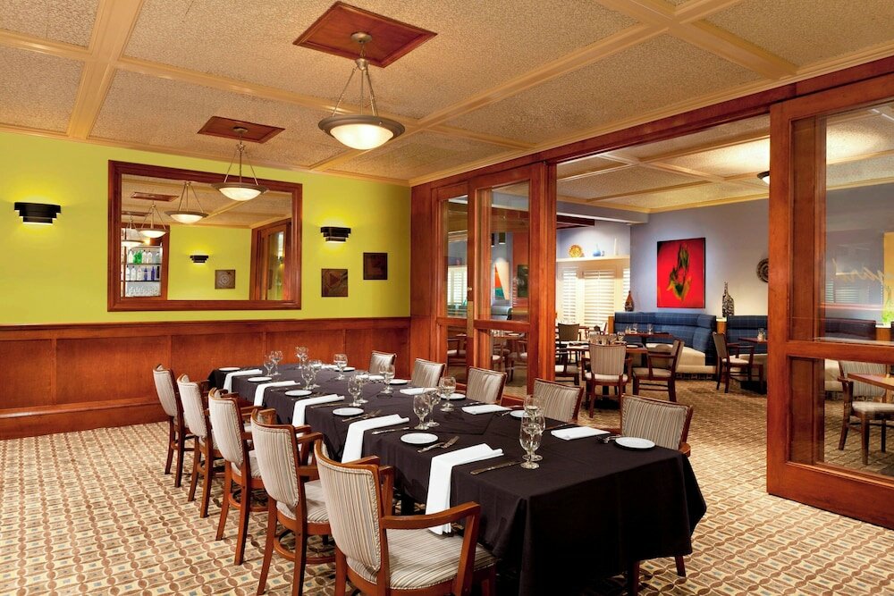 Фото Four Points by Sheraton Bakersfield