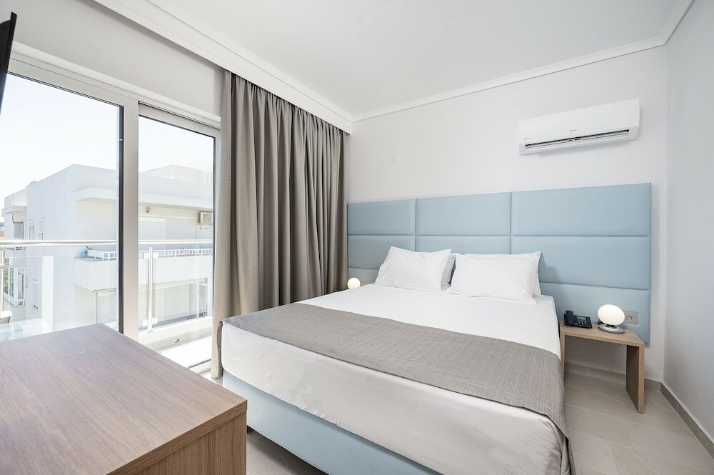 Фото Poseidon Hotel and Apartments