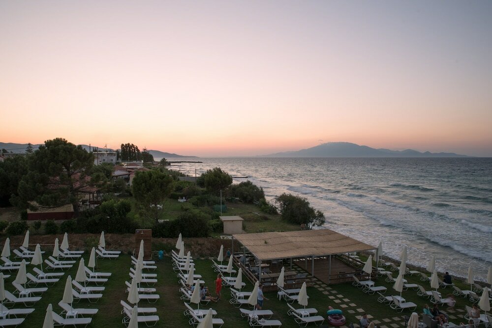 Фото Golden Coast Resort