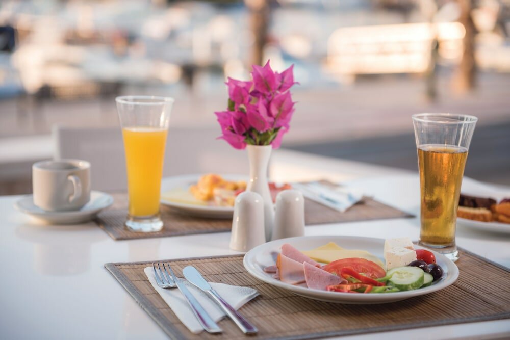 Фото Kosta Palace City Hotel