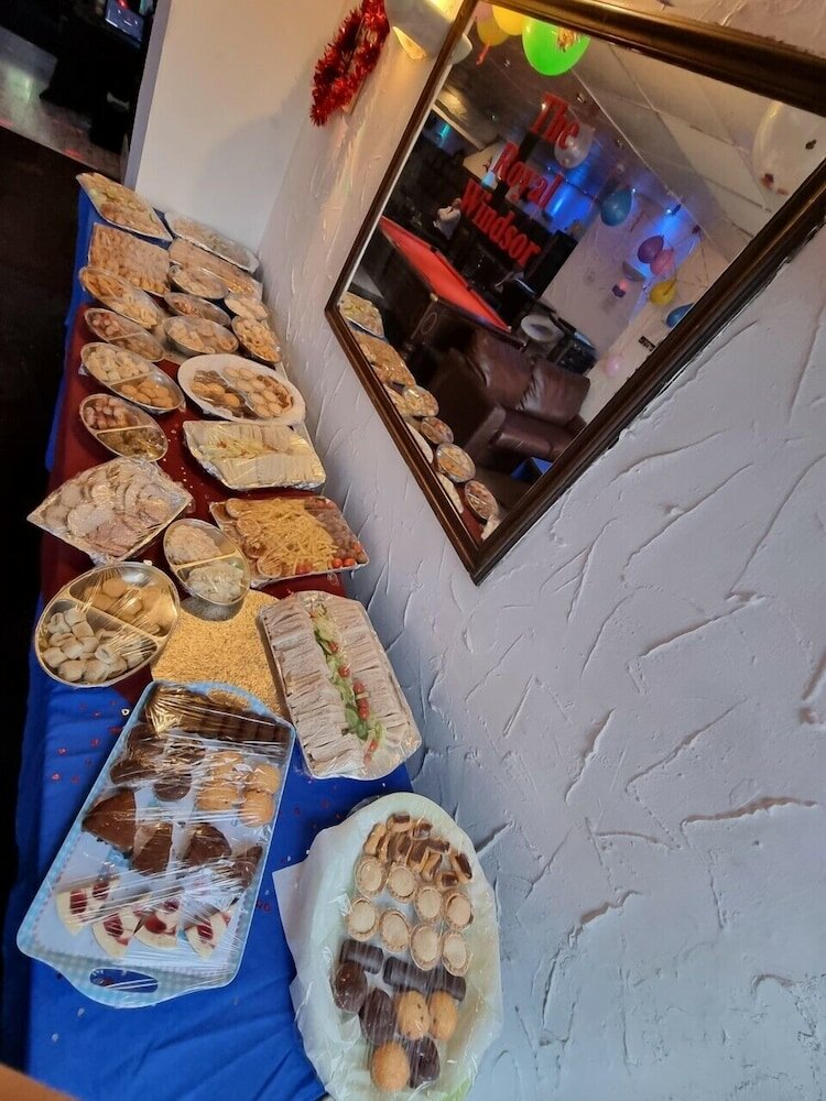 Фото The New Royal Windsor Hotel