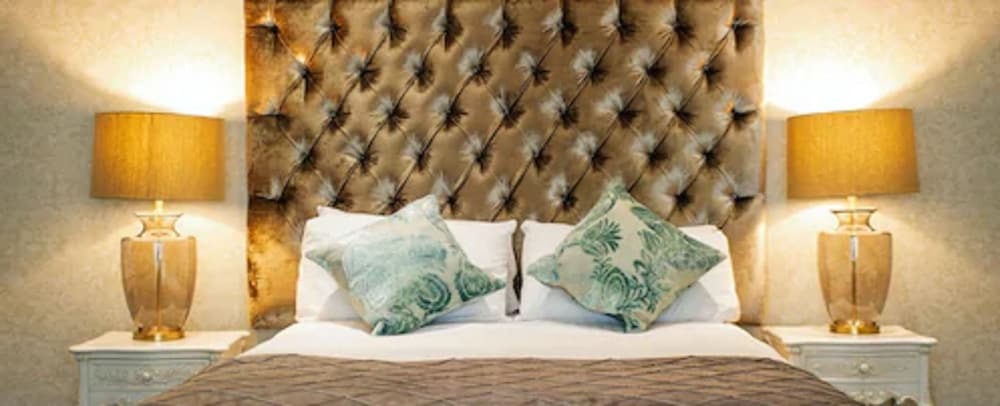 Фото The Great Hallingbury Manor Hotel