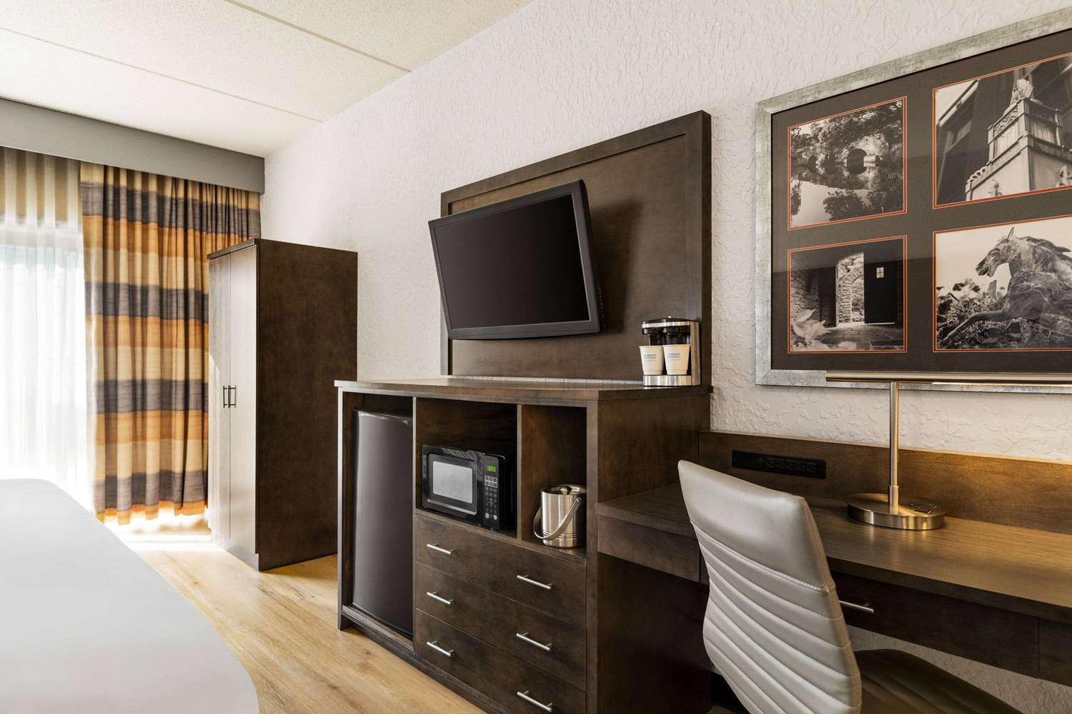 Фото Ramada by Wyndham Rochester Mayo Clinic Area