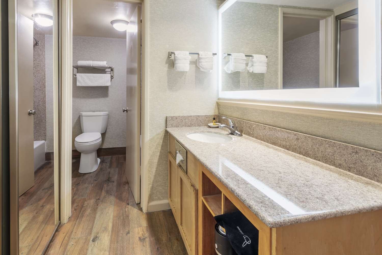 Фото Best Western Plus Hill House