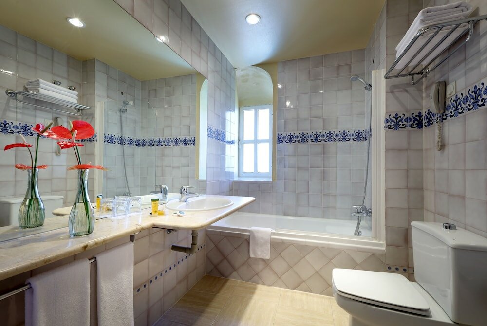 Фото Monasterio de San Miguel