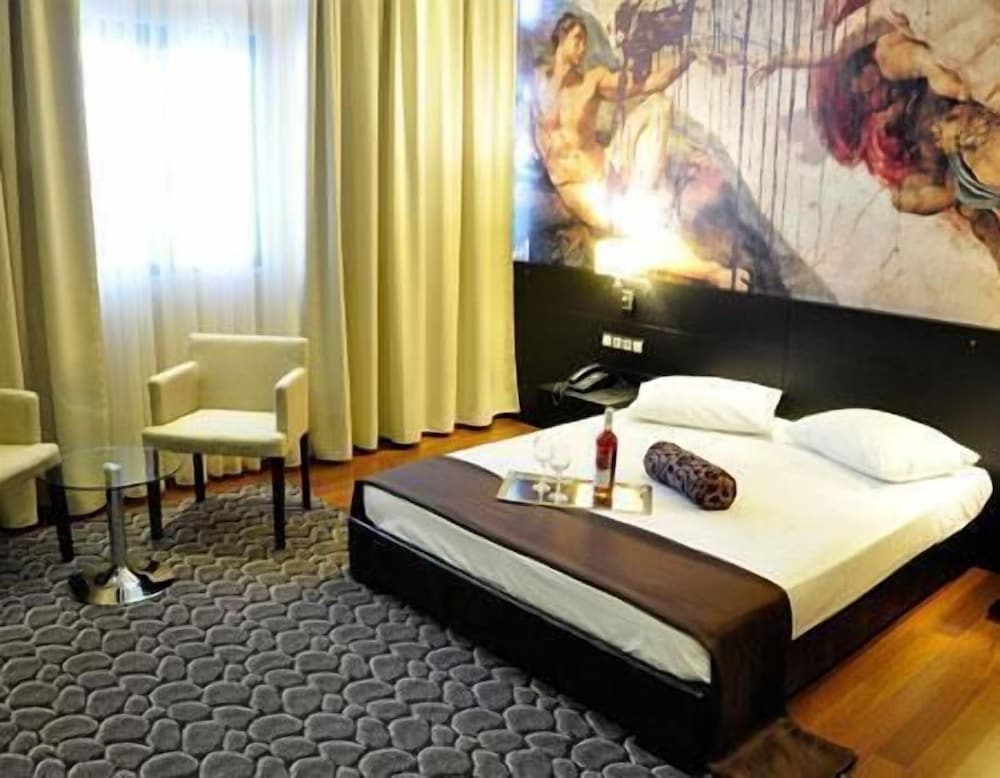 Фото отеля 2