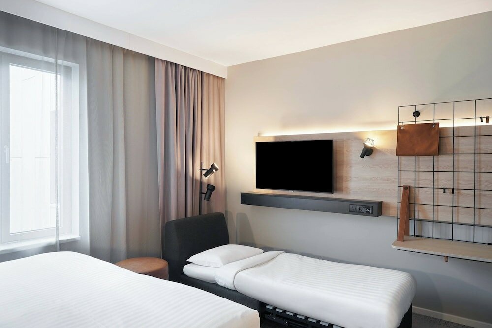 Фото Moxy Edinburgh Fountainbridge