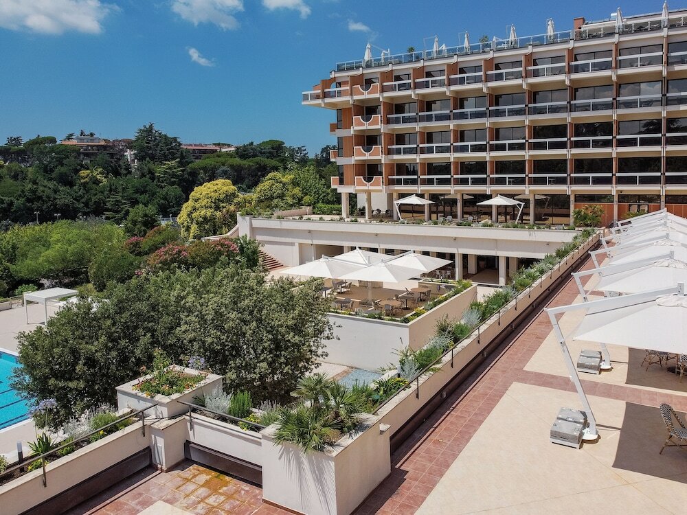 Фото отеля 1