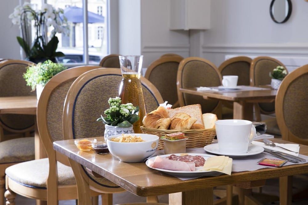 Фото Hotel des Roys Versailles