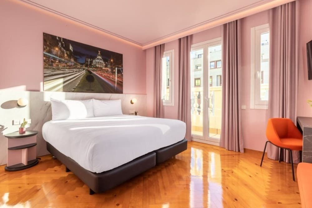 Фото Ikonik Gran VIA