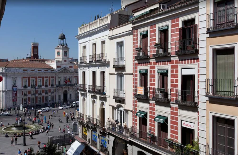 Фото отеля 1