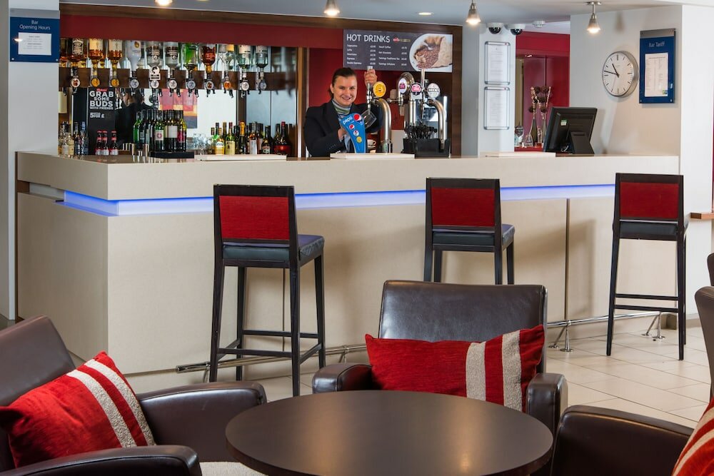 Фото Holiday Inn Express Bristol - Filton, an Ihg Hotel