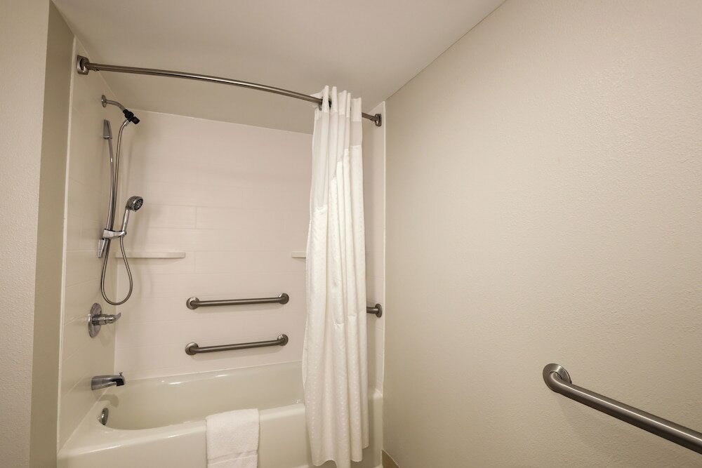 Фото Holiday Inn Express & Suites Raleigh North - Wake Forest, an Ihg Hotel