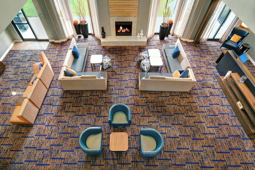 Фото Courtyard by Marriott Raynham