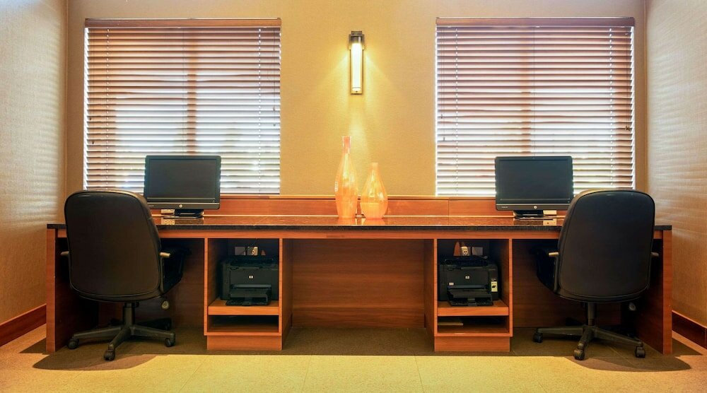 Фото Radisson Hotel & Suites Fort McMurray