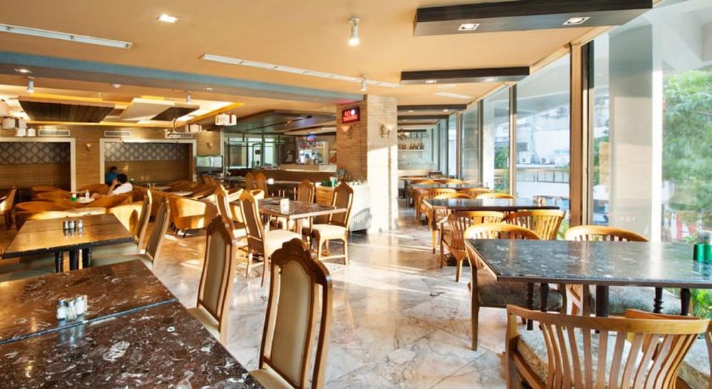 Фото Grace Hotel Bangkok