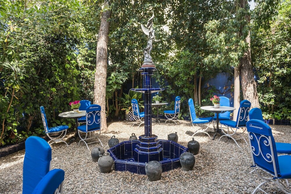 Фото Hotel Medium Renaixença