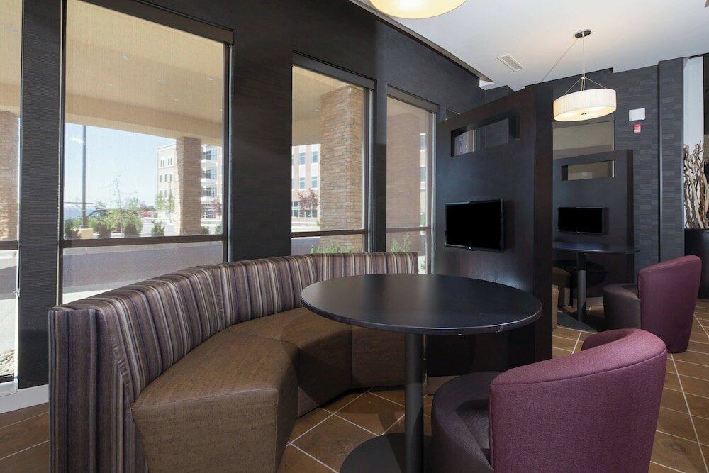 Фото Courtyard Bay City