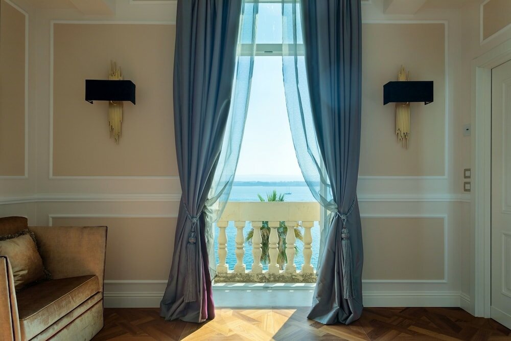 Фото Grand Hotel Des Ètrangers