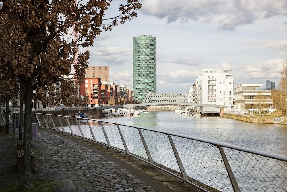 Фото Holiday Inn Express Frankfurt Messe