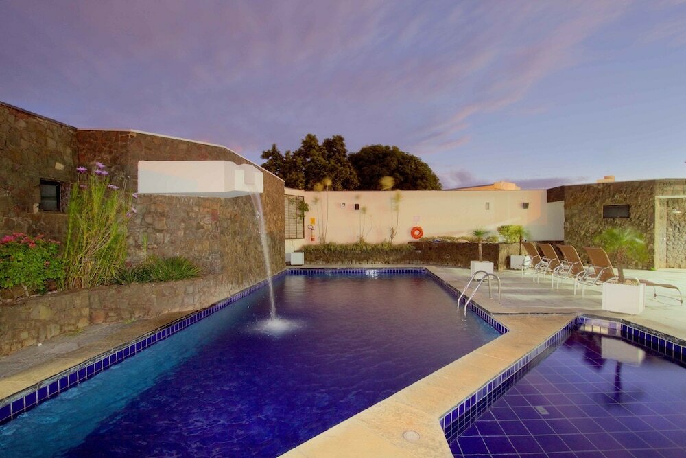 Фото Bristol Exceler Plaza Hotel