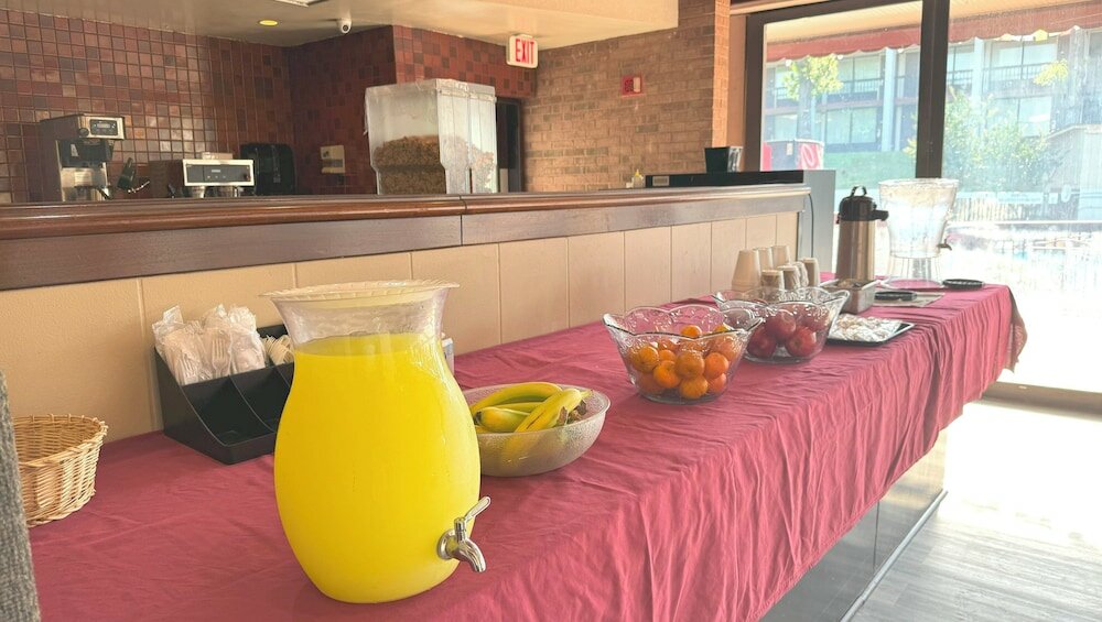 Фото Magnuson Grand Hotel & Conference Center Tyler