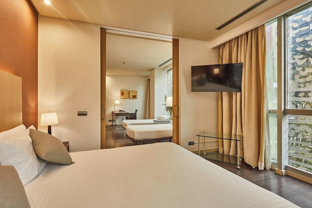 Фото Hotel Silken Puerta de Valencia