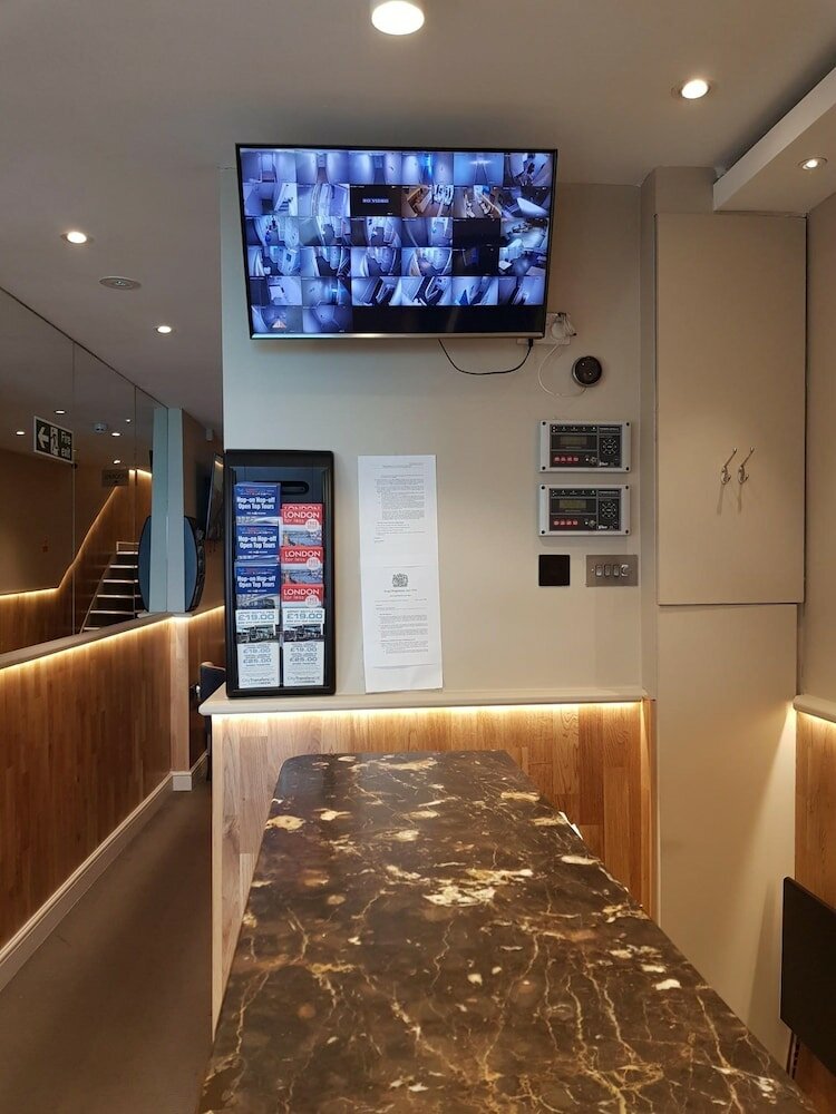 Фото Ascot Hyde Park Hotel