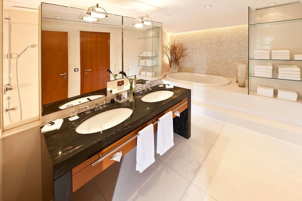 Фото Hotel Dorint An der Messe Koln