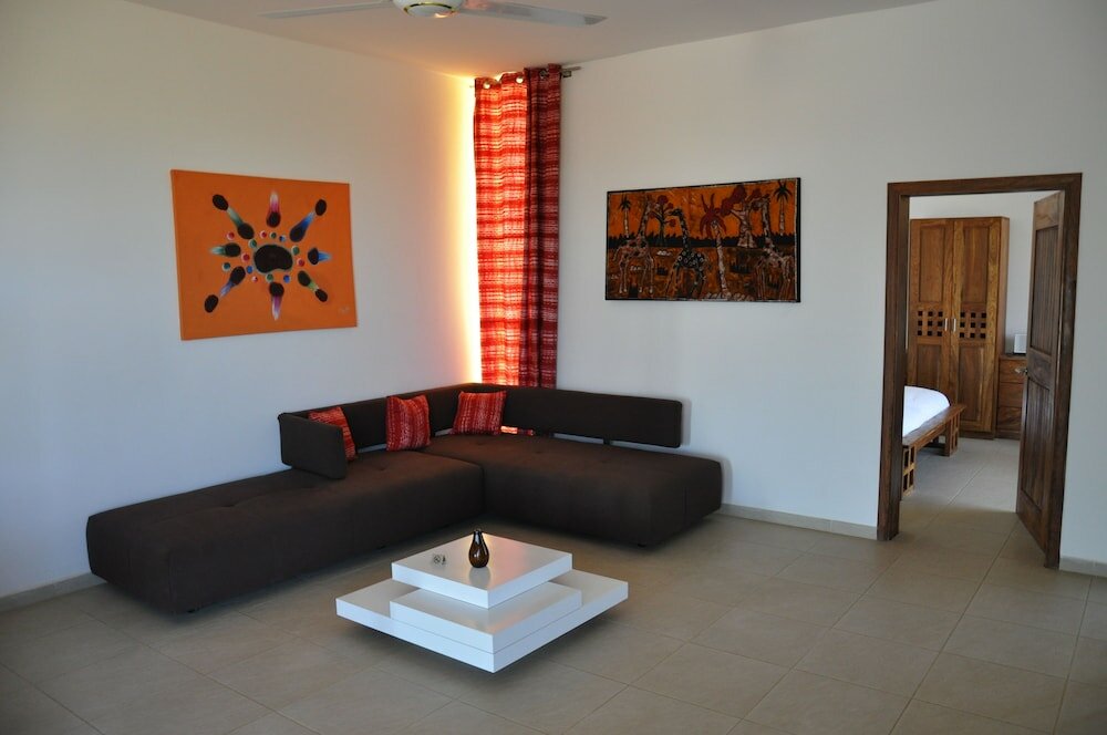 Фото Leo's Beach Hotel & Restaurant - Adults Only