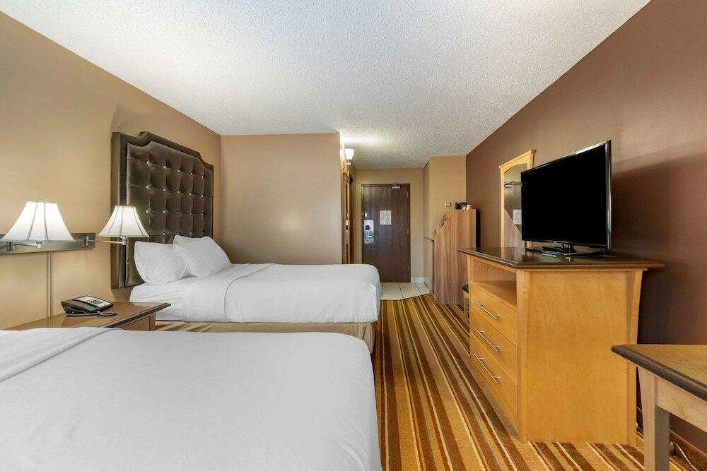Фото Best Western Marquis Inn & Suites