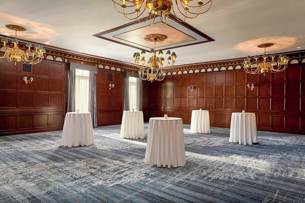 Фото The Hotel Saskatchewan Autograph Collection