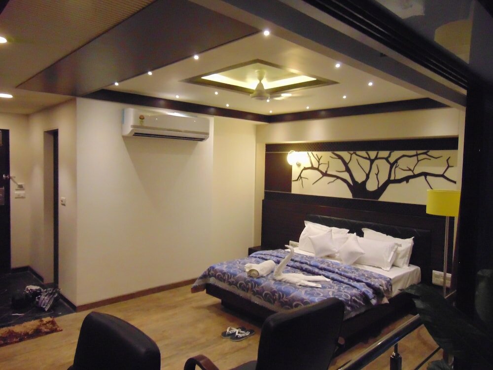 Фото Hotel Grandpragati