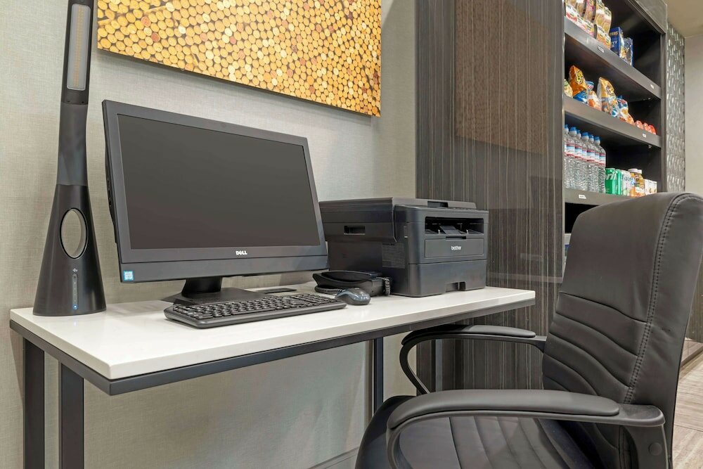 Фото Best Western Plus Temecula Wine Country Hotel &Suites